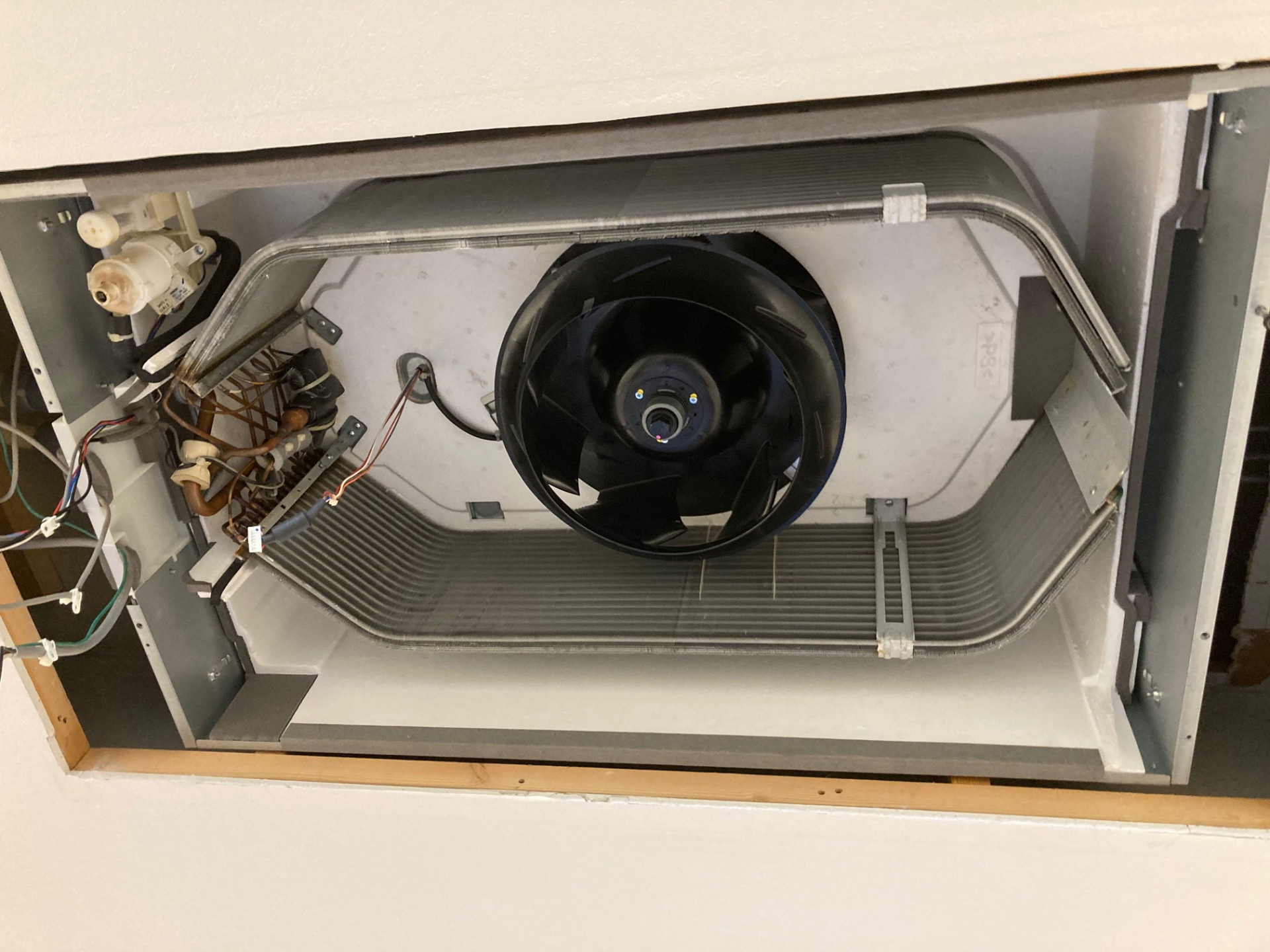 業務用エアコン（２方向）クリーニングをしました